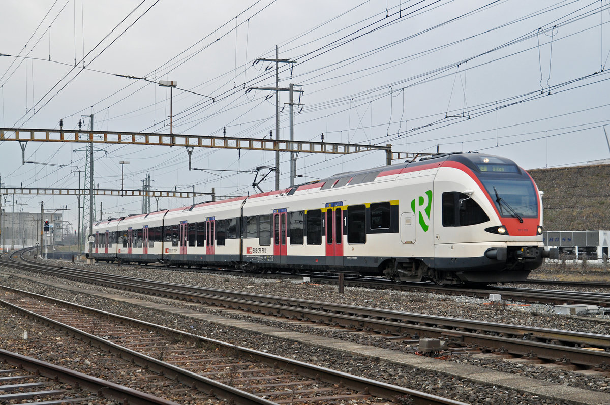 RABe 521 026, auf der S3, fährt zum Bahnhof Pratteln. Die Aufnahme stammt vom 07.02.2017.