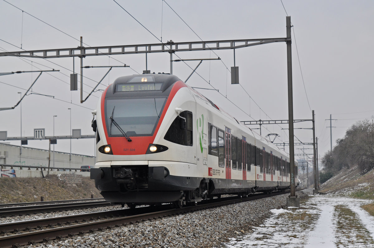 RABe 521 028, auf der S3, fährt Richtung Bahnhof SBB. Die Aufnahme stammt vom 01.03.2018.