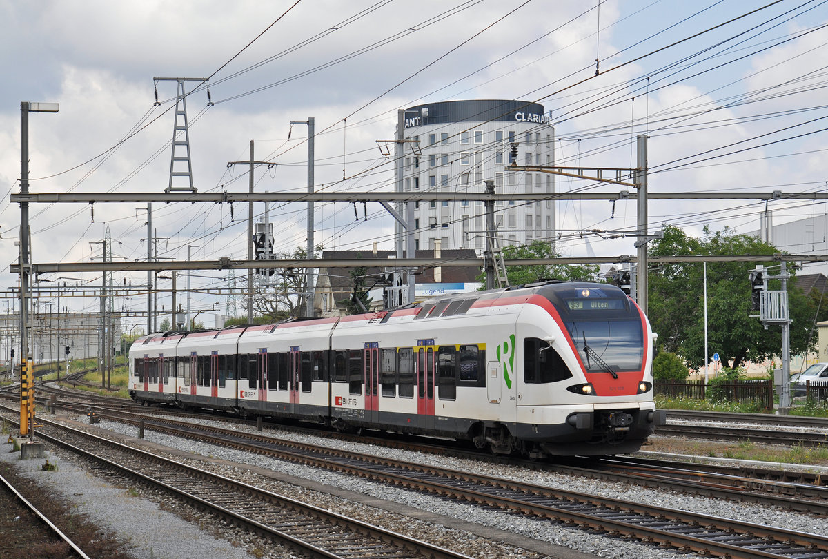 RABe 521 028, auf der S3, fährt zum Bahnhof Pratteln. Die Aufnahme stammt vom 15.07.2016.