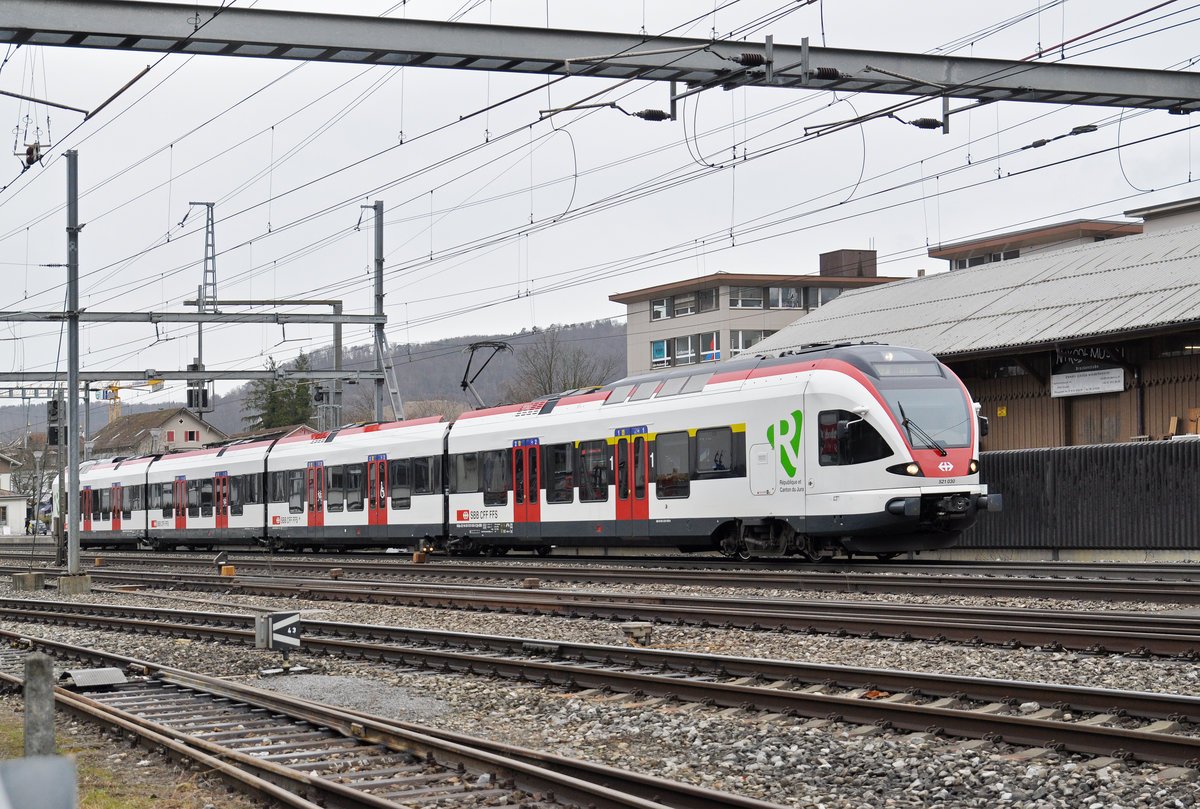 RABe 521 030, auf der S3, verlässt den Bahnhof Sissach. Die Aufnahme stammt vom 06.03.2017.
