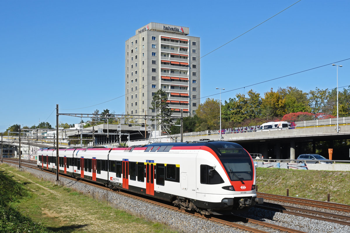 RABe 521 033, auf der S1 fährt Richtung Bahnhof SBB. Die Aufnahme stamm t vom 16.10.2019.