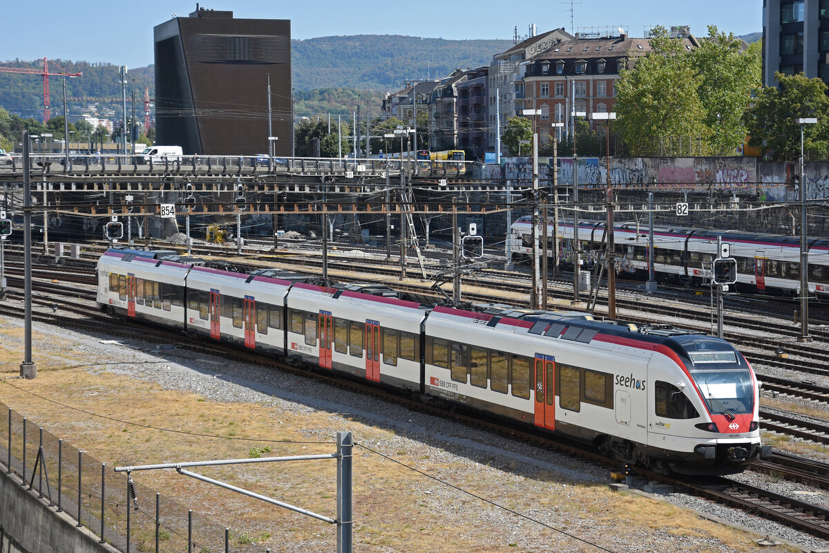 RABe 521 201  Seehas , auf der S1, verl�sst am 19.08.2026 den Bahnhof SBB.
