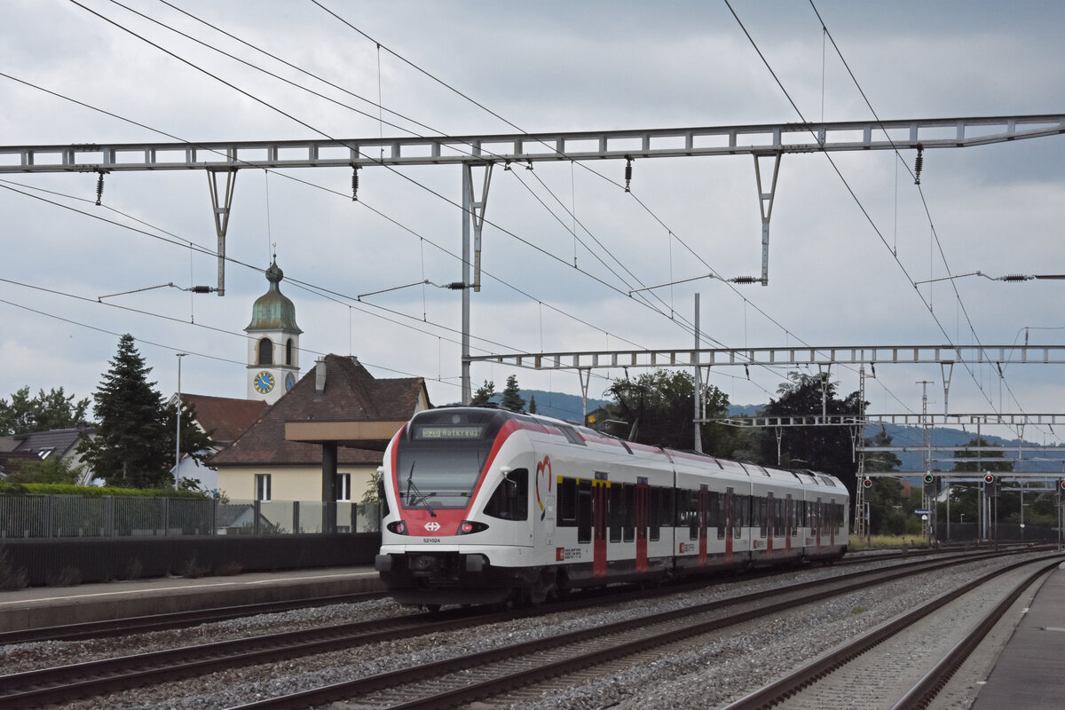 RABe 521024, auf der S26, durchfährt den Bahnhof Rupperswil. Die Aufnahme stammt vom 17.07.2021.