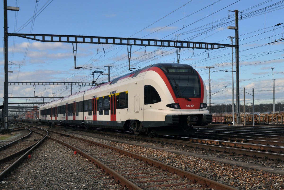 RABe 522 201 auf der S1 fährt in den Bahnhof Muttenz ein. Die Aufnahme stamm vom 07.01.2014.