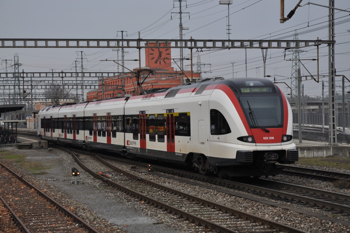 RABe 522 206 auf der S1 fährt in den Bahnhof Muttenz ein. Die Aufnahme stamm vom 13.01.2014.