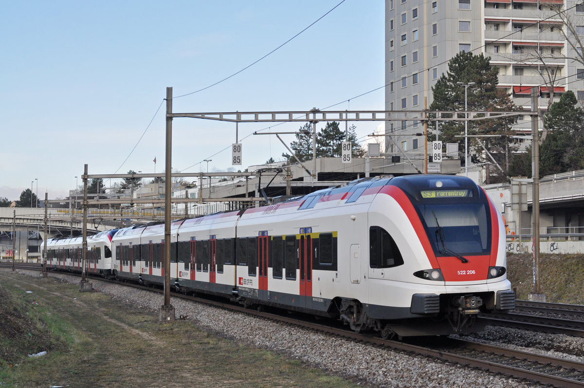 RABe 522 206, auf der S3, fährt Richtung Bahnhof SBB. Die Aufnahme stammt vom 01.12.2017.