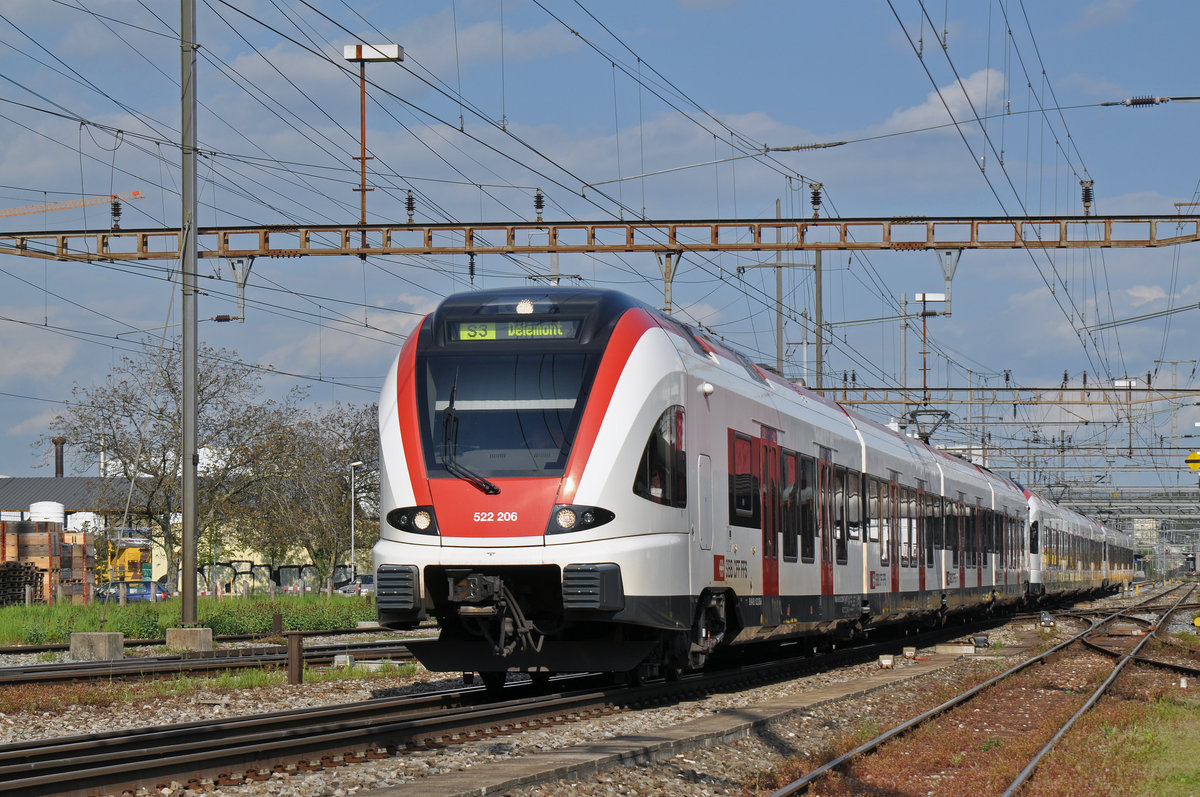 RABe 522 206, auf der S3 verlässt den Bahnhof Pratteln. Die Aufnahme stammt vom 04.05.2016.