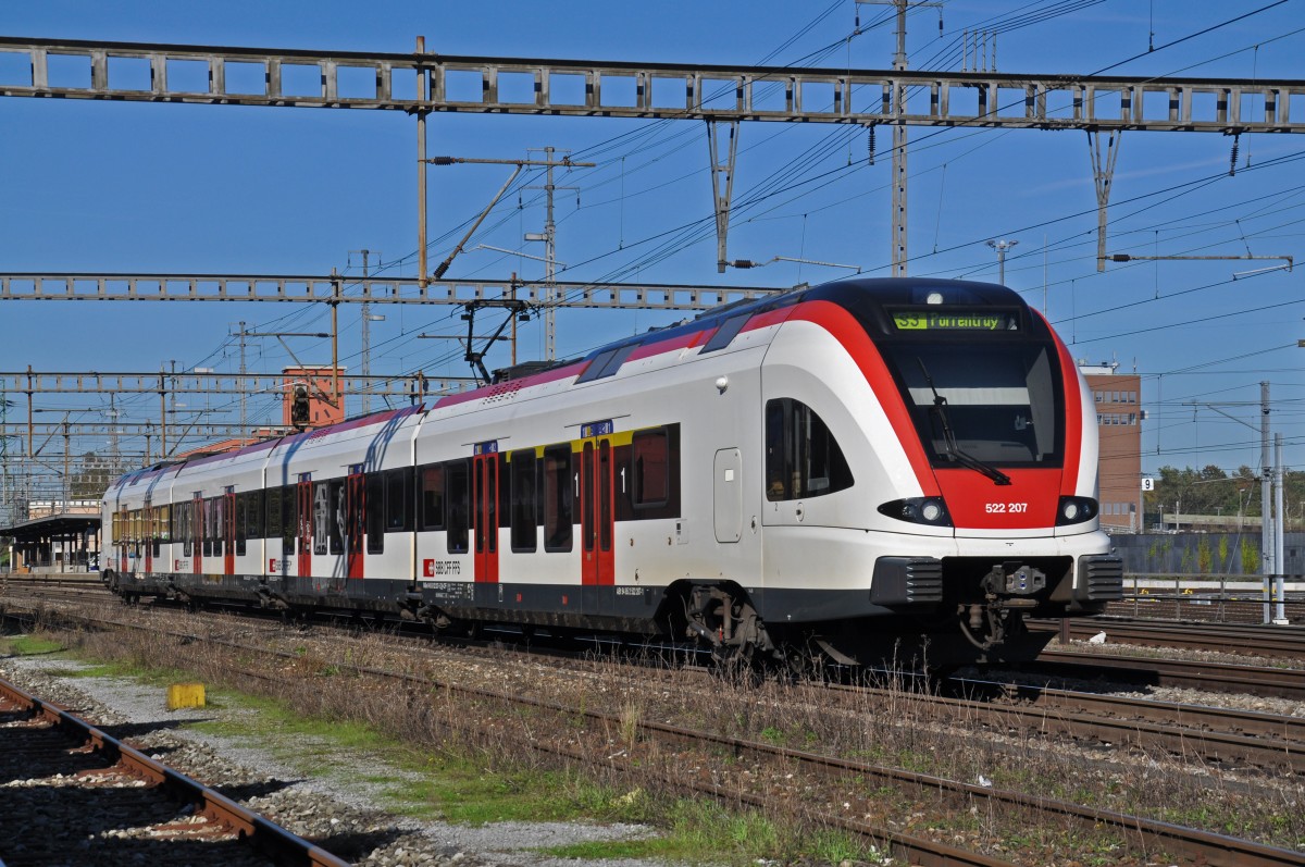 RABe 522 207 auf der S3 fährt beim Bahnhof Muttenz ein. Die Aufnahme stammt vom 18.10.2014.
