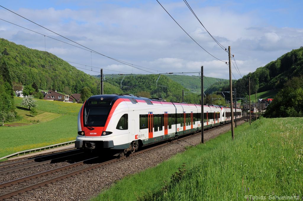 RABe 522 208 (94 85 1 522 208-1 CH-SBB) + RABe 522 203 (94 85 1 522 203-2 CH-SBB) als S3 17364 am 10.05.2013 in Tecknau