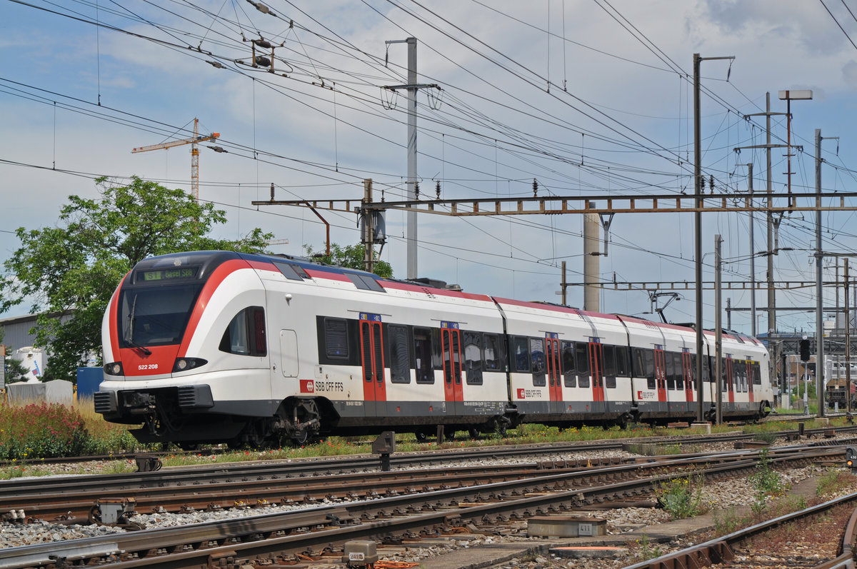 RABe 522 208, auf der S1 verlässt den Bahnhof Pratteln. Die Aufnahme stammt vom 17.06.2016.