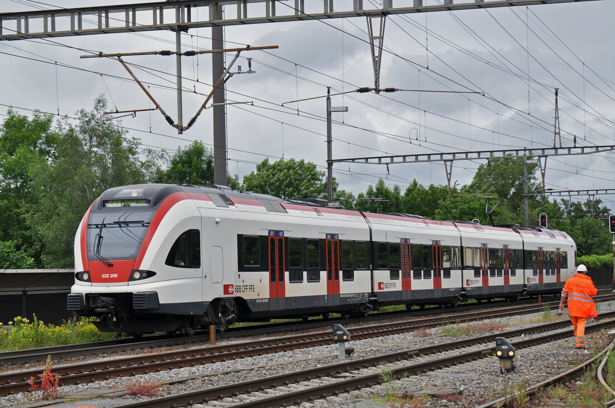 RABe 522 209, auf der S1, fährt beim Bahnhof Kaiseraugst ein. Die Aufnahme stammt vom 13.06.2016.