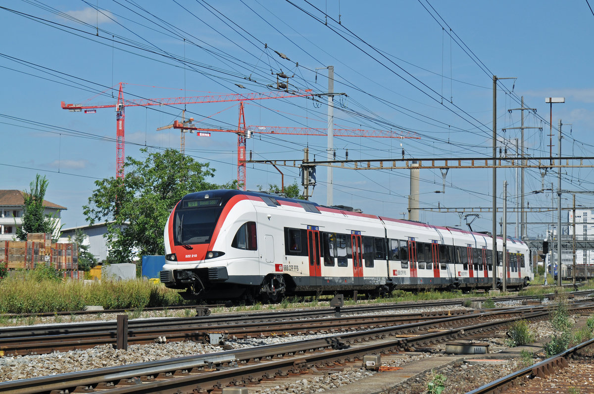 RABe 522 210, auf der S1, verlässt den Bahnhof Pratteln. Die Aufnahme stammt vom 03.08.2016.