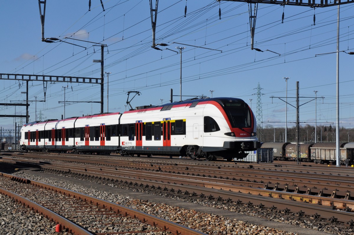 RABe 522 211 auf der S1 fährt in den Bahnhof Muttenz ein. Die Aufnahme stamm vom 12.02.2014.