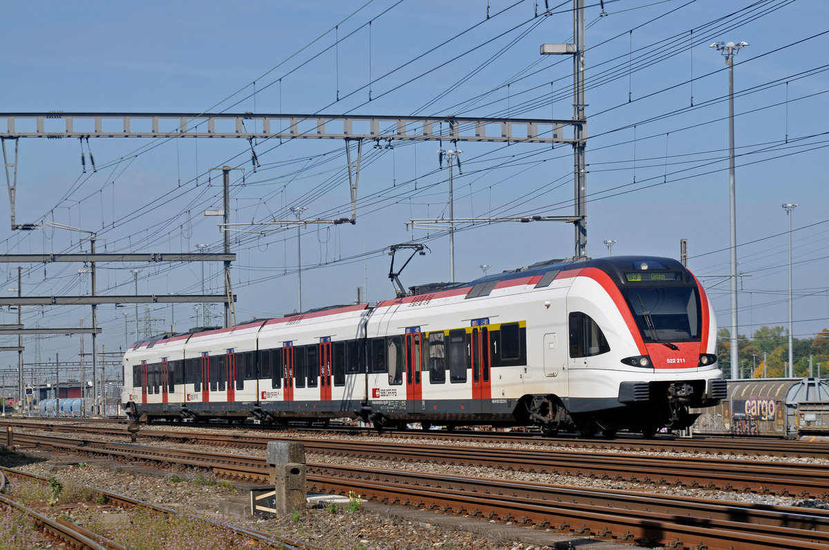 RABe 522 211, auf der S3, verlässt den Bahnhof Muttenz. Die Aufnahme stammt vom 29.09.2017.