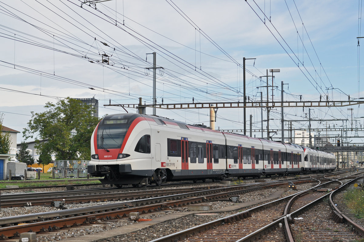 RABe 522 211, auf der S3, verlässt den Bahnhof Pratteln. Die Aufnahme stammt vom 10.10.2017.
