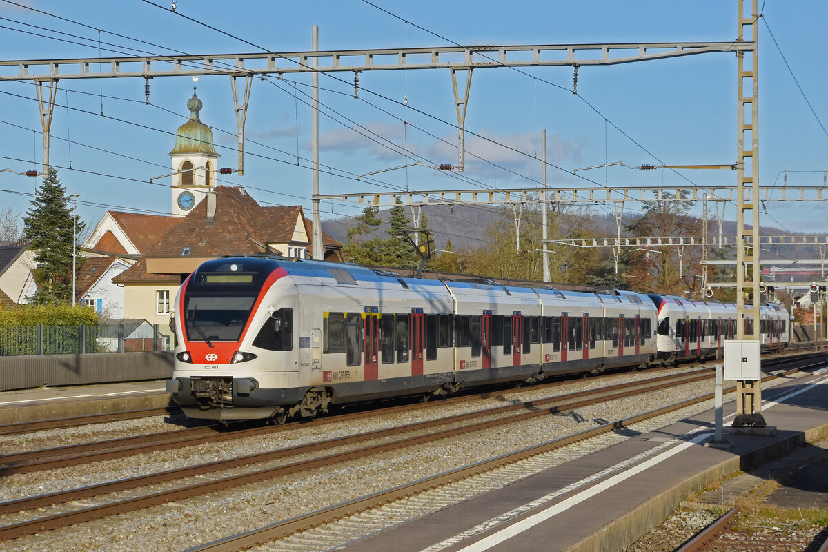 RABe 523 003, auf der S26, durchfährt den Bonhof Rupperswil. Die Aufnahme stammt vom 07.02.2022