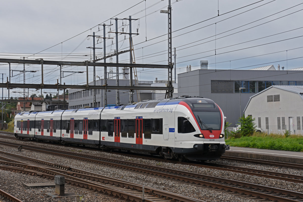 RABe 523 003 durchfährt den Bahnhof Rupperswil. Die Aufnahme stammt vom 25.08.2020.