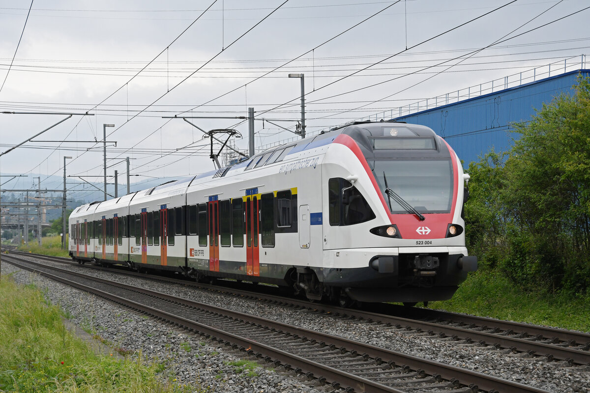 RABe 523 004, auf der S3, fährt am 03.06.2024 zur Station Itingen.
