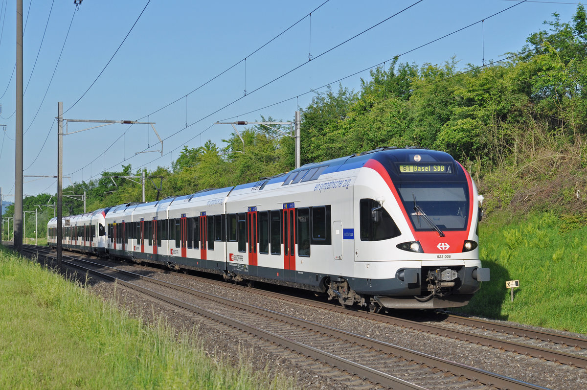 RABe 523 005, auf der S1, fährt Richtung Bahnhof Kaiseraugst. Die Aufnahme stammt vom 22.05.2017.