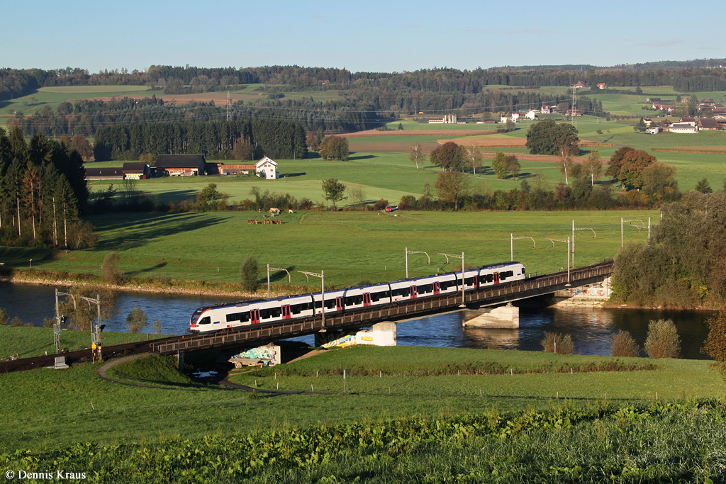 RABe 523 006 am 14.10.2014 bei Rotkreuz.