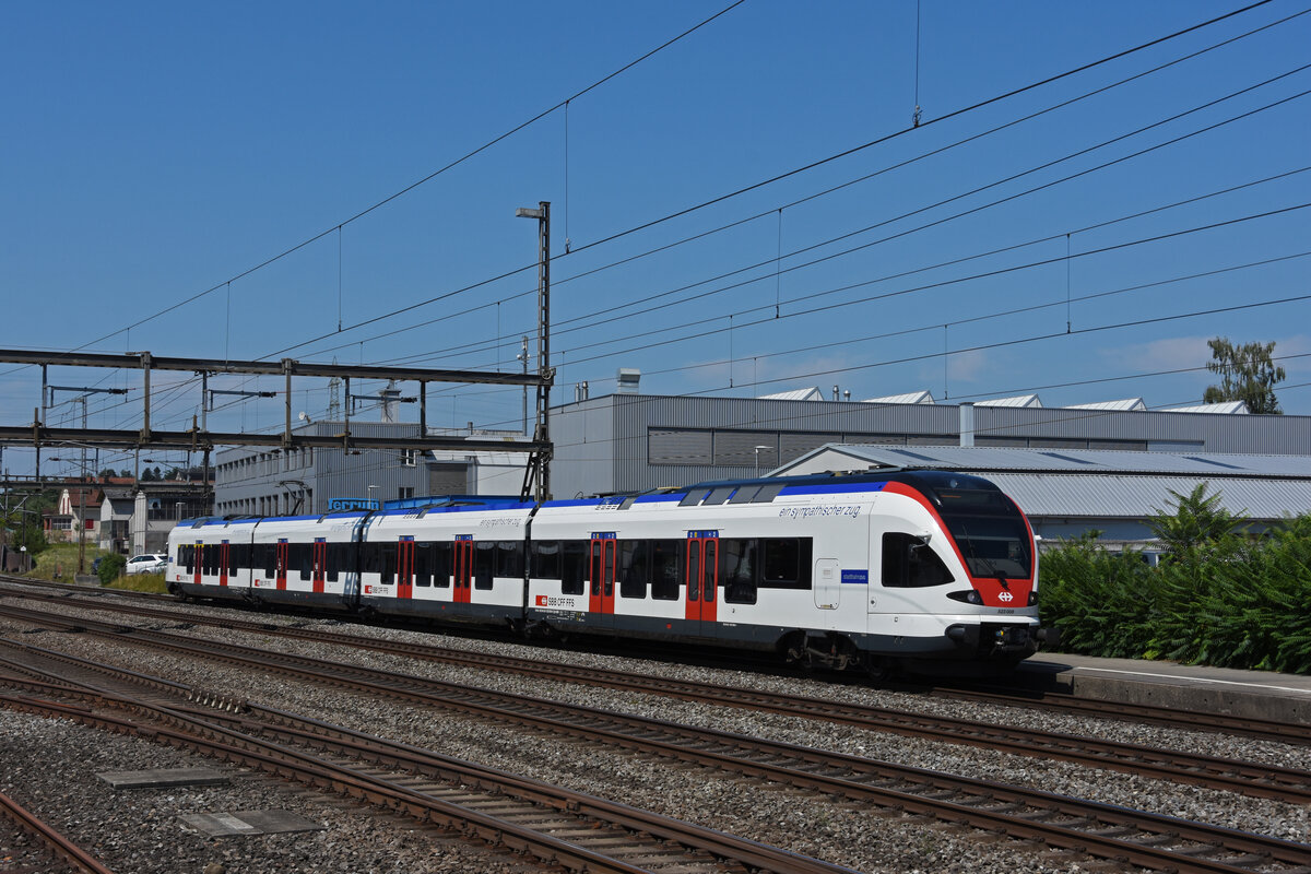 RABe 523 008, auf der S23, fährt beim Bahnhof Rupperswil ein. Die Aufnahme stammt vom 25.07.2022.