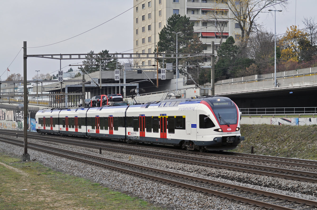 RABe 523 009, auf der S1, fährt Richtung Bahnhof Muttenz. Die Aufnahme stammt vom 16.11.2017.