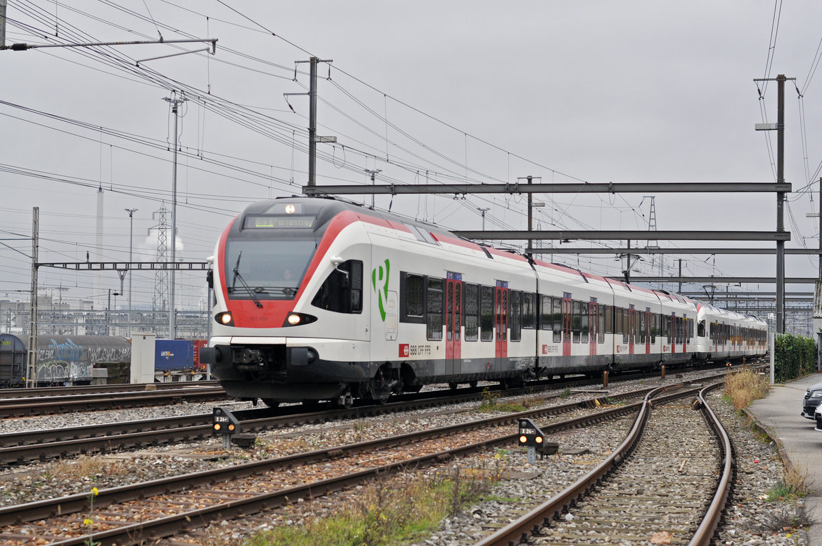RABe 523 009, auf der S3, fährt zum Bahnhof Muttenz. Die Aufnahme stammt vom 09.11.2017