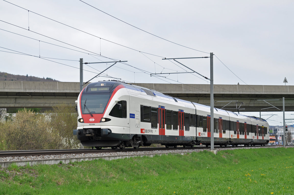 RABe 523 009, auf der S3, fährt Richtung Bahnhof Itingen. Die Aufnahme stammt vom 14.04.2018.