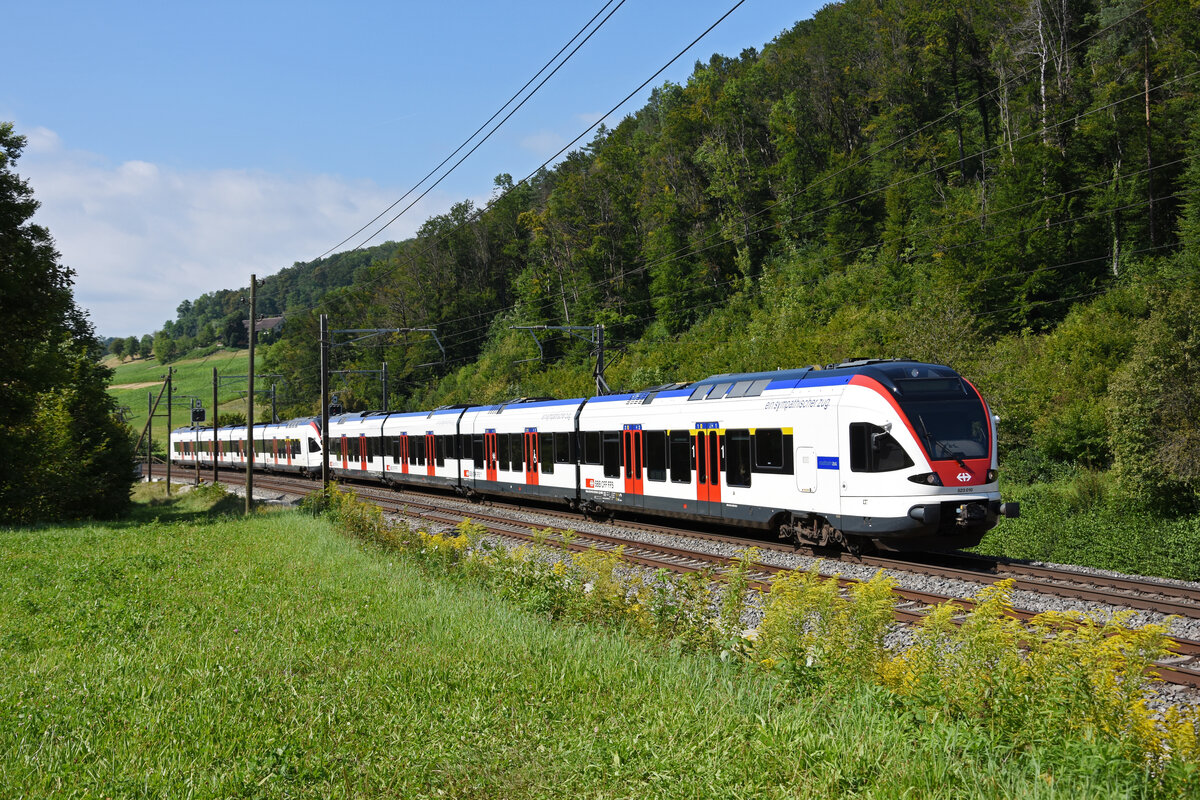 RABe 523 010, auf der S3, fährt Richtung Bahnhof Tecknau. Die Aufnahme stammt vom 25.08.2021.