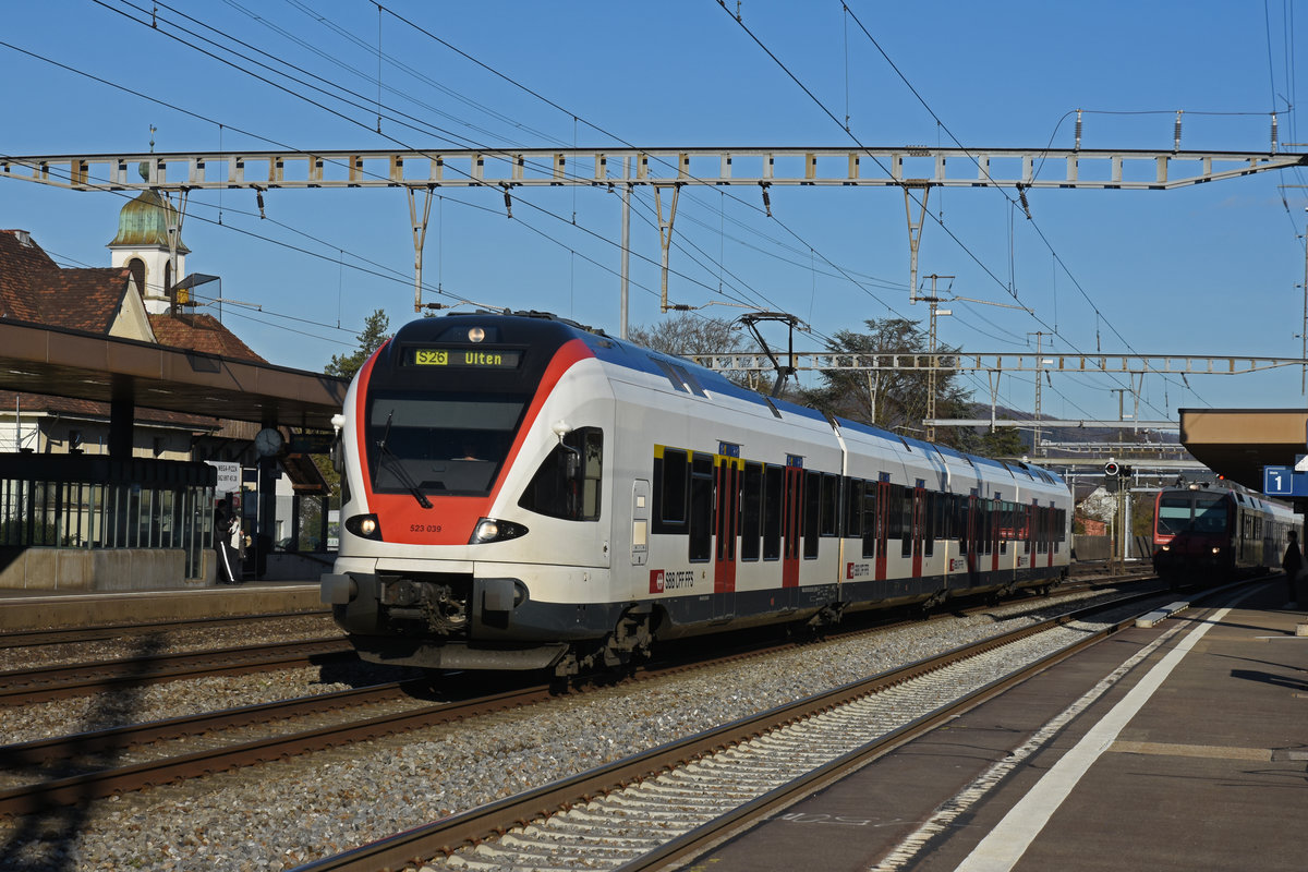 RABe 523 039, auf der S26, durchfährt den Bahnhof Rupperswil. Die Aufnahme stammt vom 24.02.2020.