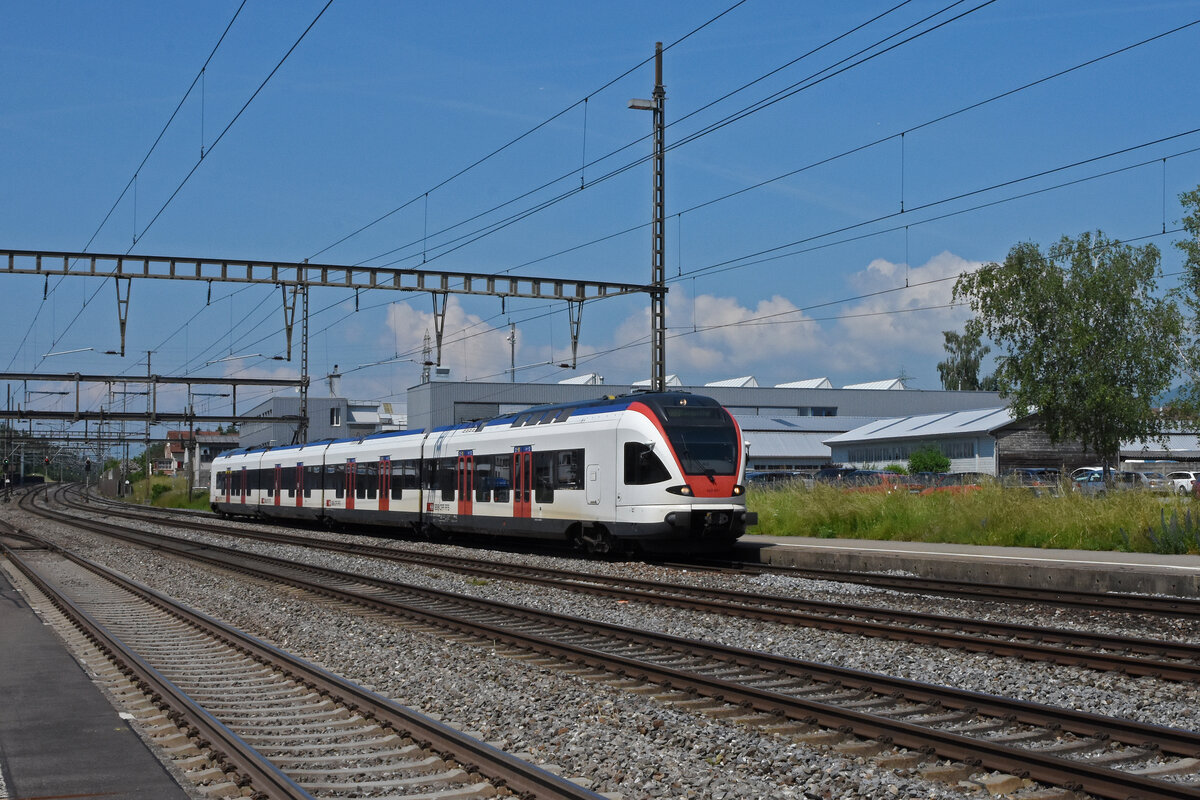 RABe 523 041, auf der S23, fährt beim Bahnhof Rupperswil ein. Die Aufnahme stammt vom 10.06.2021.