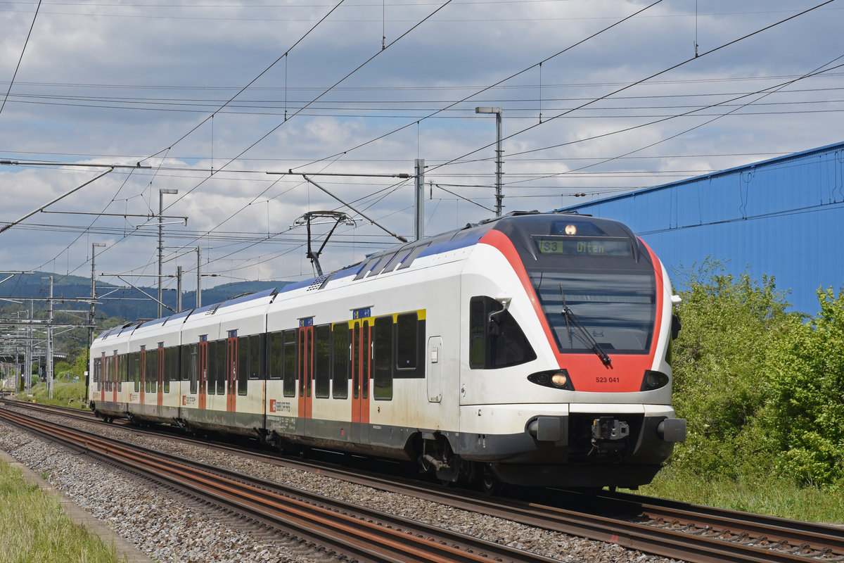 RABe 523 041, auf der S3, fährt Richtung Bahnhof Itingen. Die Aufnahme stammt vom 15.05.2019.