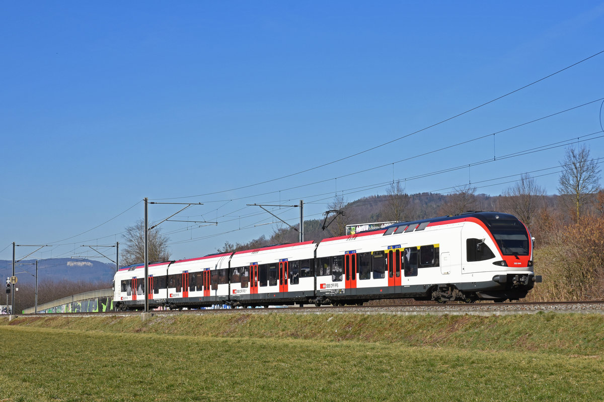 RABe 523 044, auf der S3, fährt Richtung Bahnhof Sissach. Die Aufnahme stammt vom 27.02.2019.