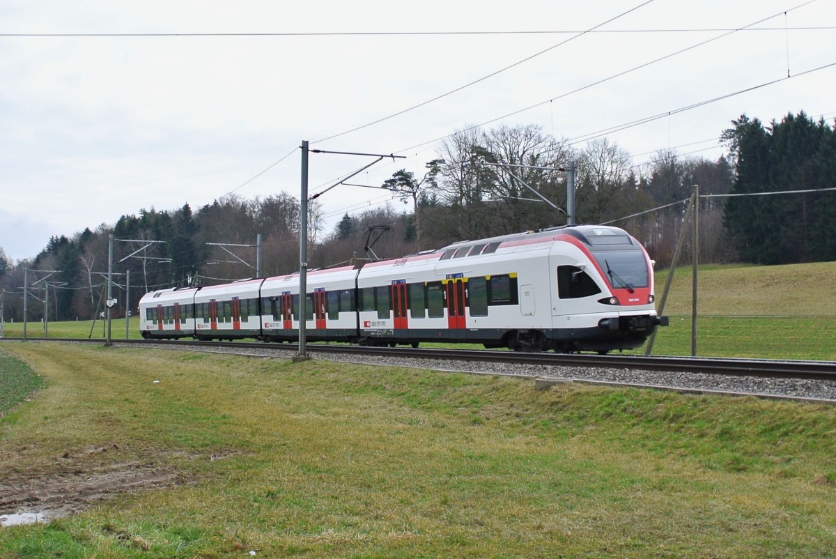 RABe 523 045 als Regio 6840 bei Deitingen, 02.03.2014.