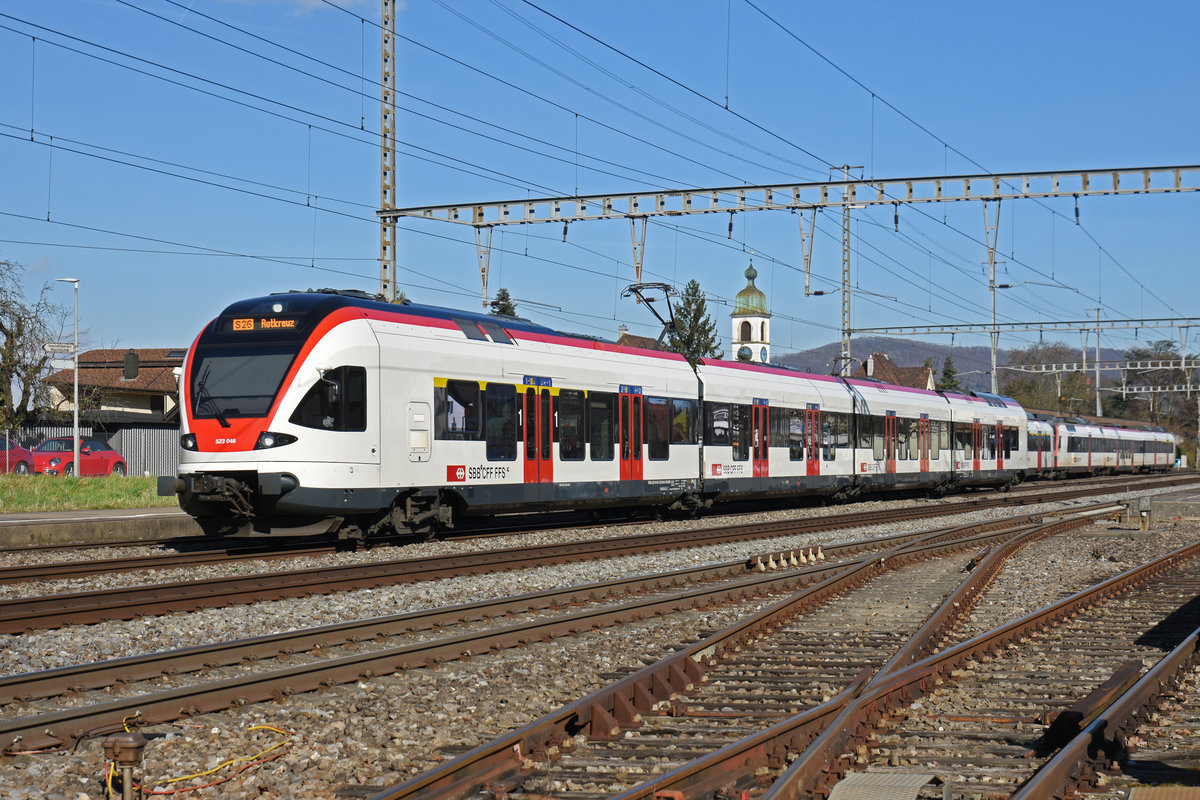 RABe 523 046, auf der S26, durchfährt den Bahnhof Rupperswil. Die Aufnahme stammt vom 24.02.2020.