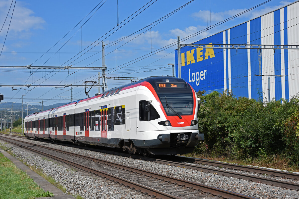 RABe 523 056, auf der S3, fährt Richtung Bahnhof Itingen. Die Aufnahme stammt vom 03.09.2021.
