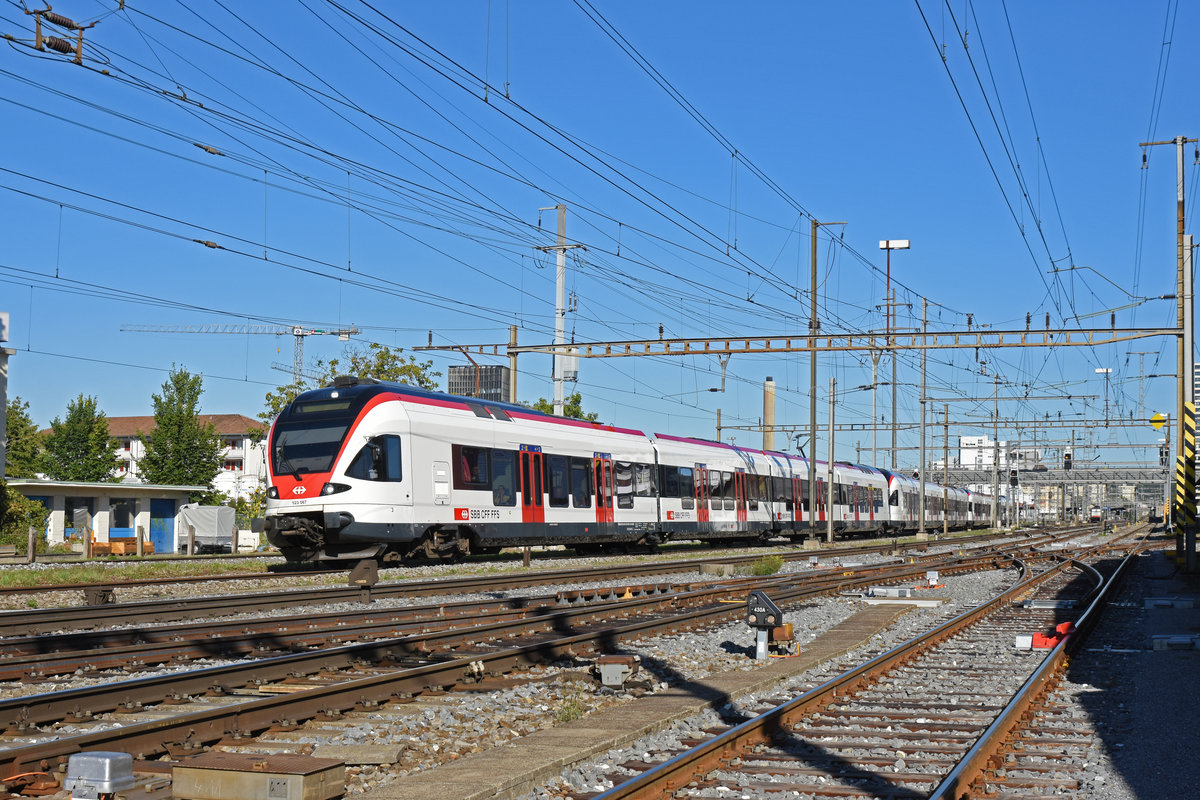 RABe 523 067, auf der S1, verlässt den Bahnhof Pratteln. Die Aufnahme stammt vom 12.09.2019.