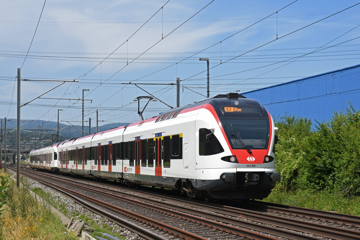 RABe 523 069, auf der S3, fährt Richtung Bahnhof Itingen. Die Aufnahme stammt vom 17.07.2019.