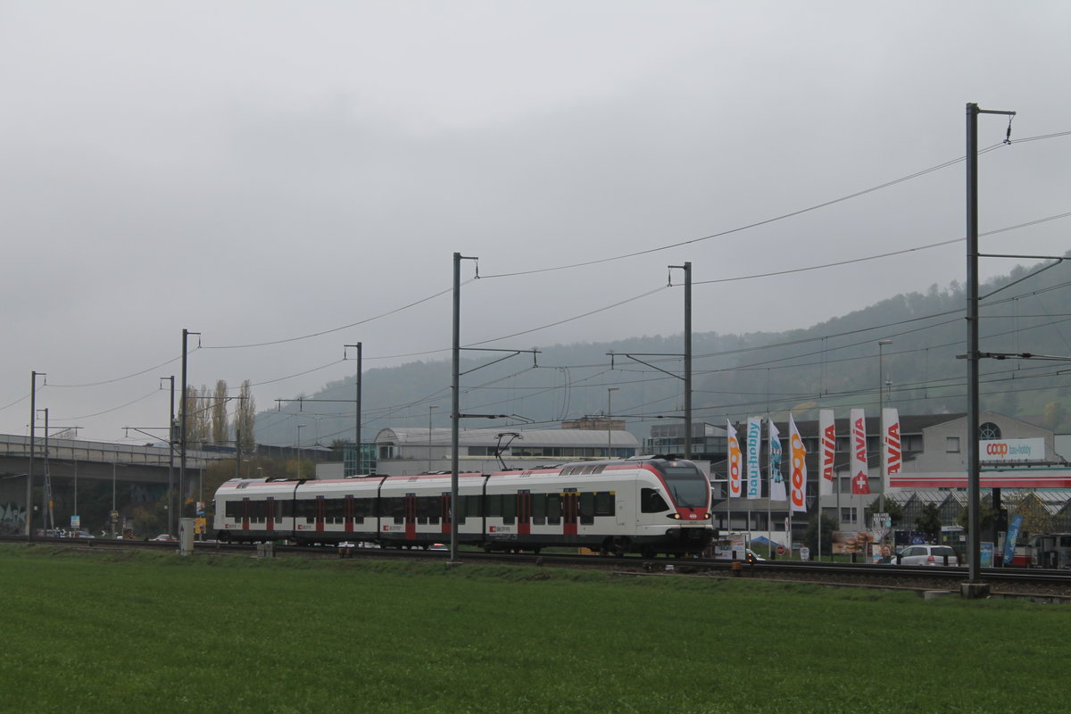 RABe 523 071 am 22.10.2019 zwischen Itingen und Sissach als S3 nach Olten