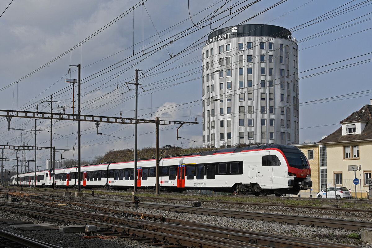 RABe 523 507-7 Mouette durchfährt am 23.02.2023 den Bahnhof Pratteln.