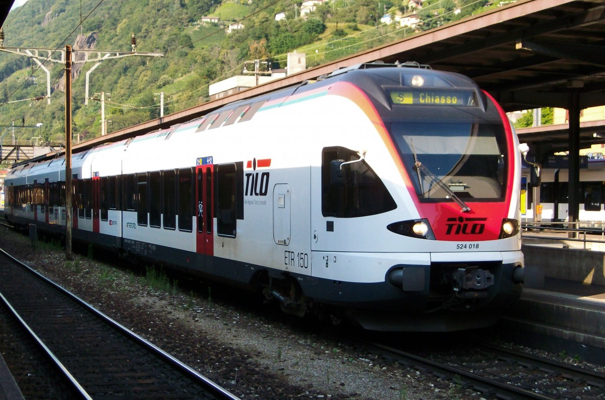 RABe 524 018 als S 25035 (Bellinzona - Chiasso) am 26.7.2012 im Bahnhof Bellinzona.