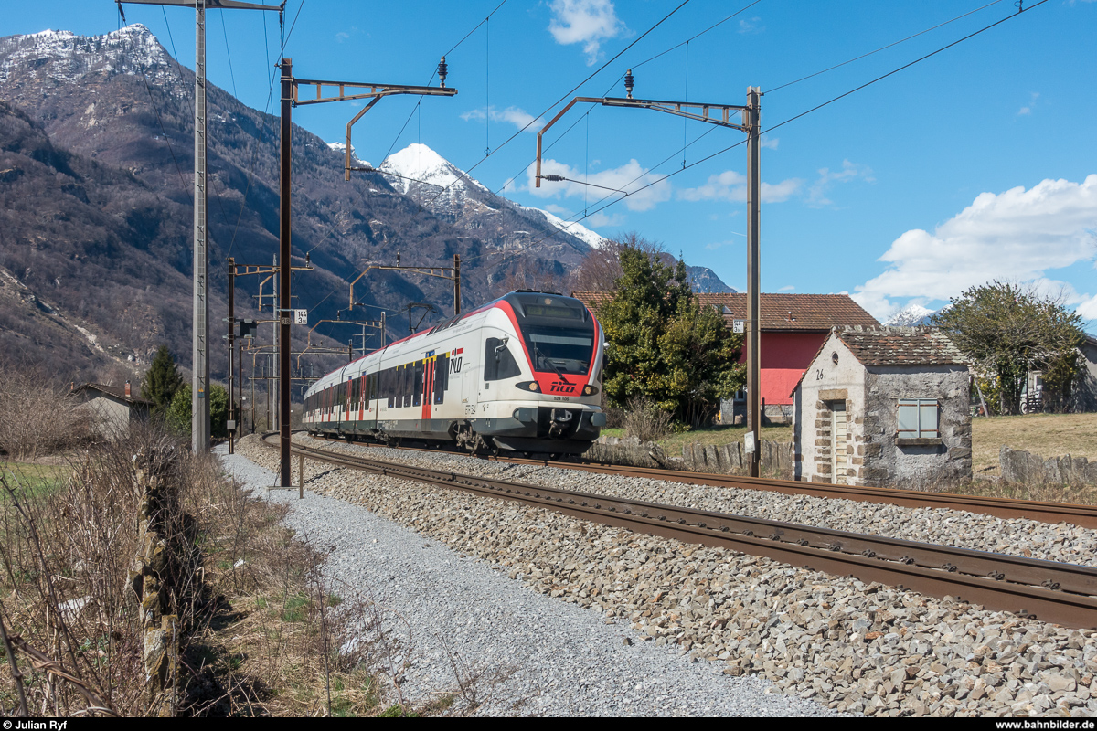 RABe 524 105 als RE Erstfeld - Bellinzona am 14. März 2018 bei Claro.