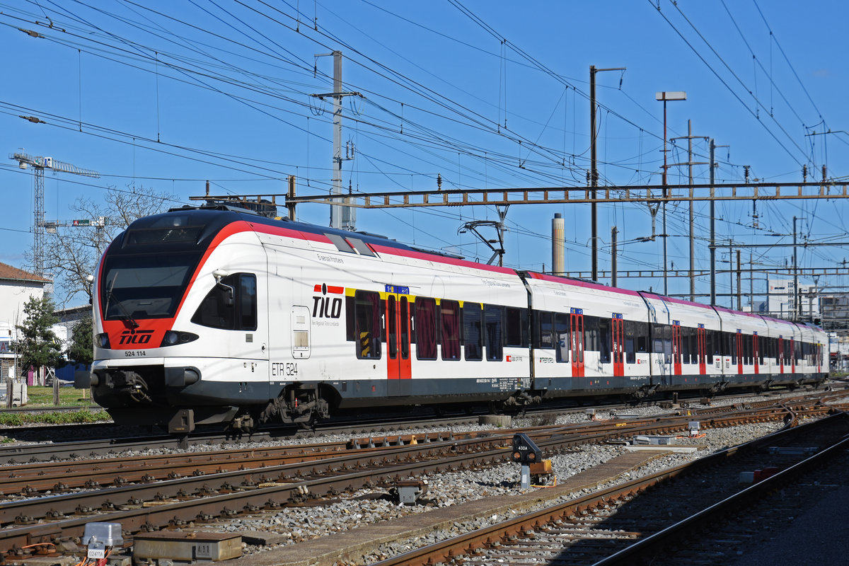 RABe 524 114 TILO durchfährt den Bahnhof Pratteln. Die Aufnahme stammt vom 13.03.2020.