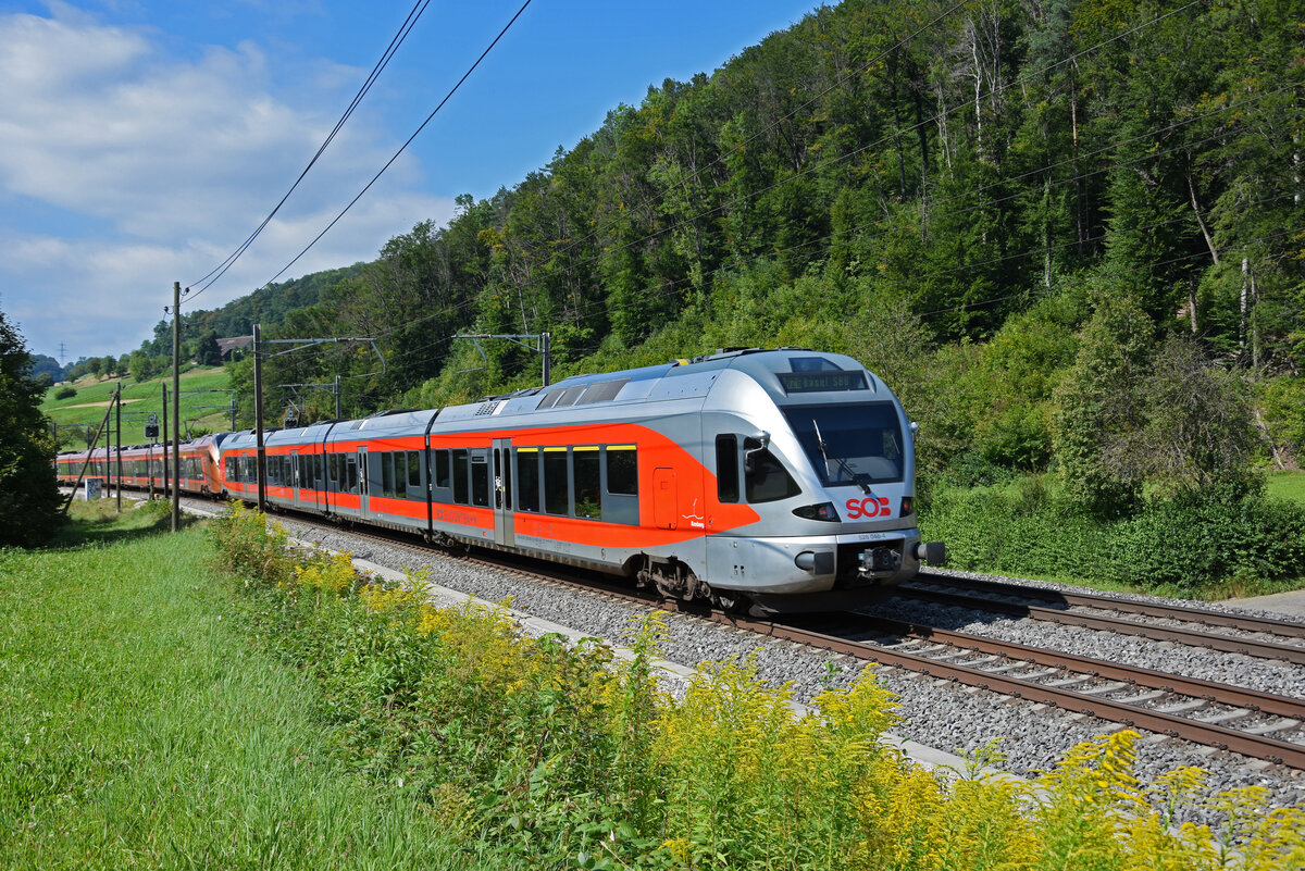 RABe 526 048-4 der SOB fährt Richtung Bahnhof Gelterkinden. Die Aufnahme stammt vom 25.08.2021.