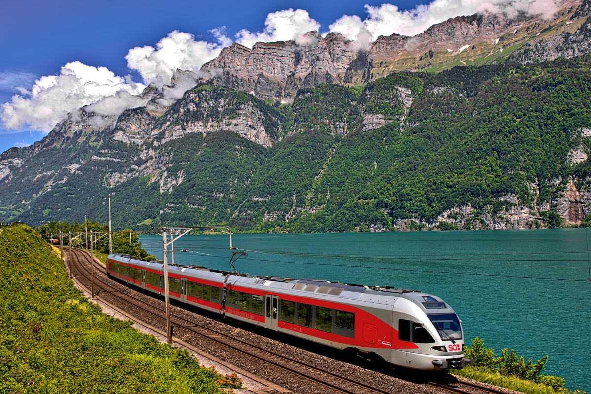 RABe 526 051-3  Zimmerberg  fährt als S4 nach Sargans in Mols vorüber.Bild vom 6.6.2016