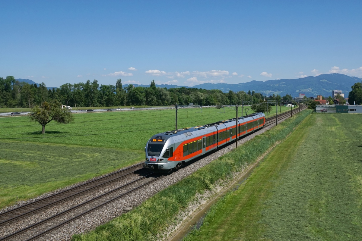 RABe 526 053-4 befindet sich am 27.05.2017 als S4 ausgangs St. Margrethen.