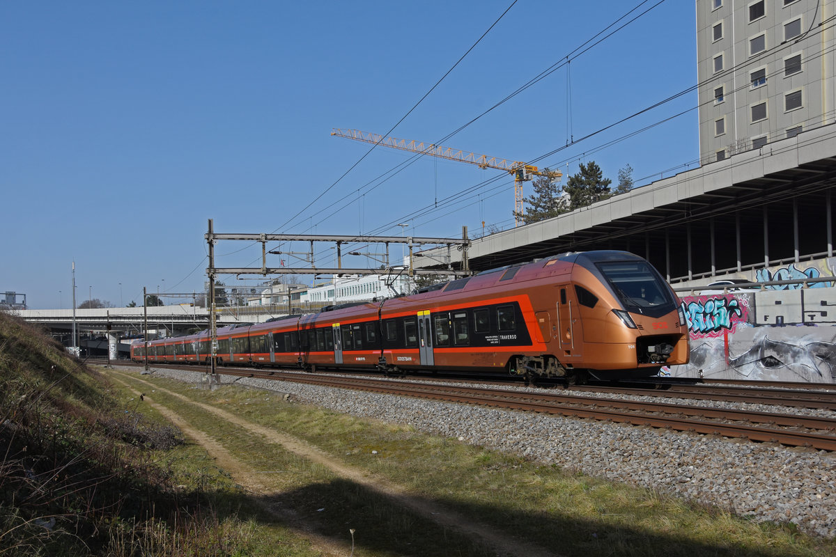 RABe 526 101 fährt Richtung Bahnhof Muttenz. Die Aufnahme stammt vom 25.02.2021.