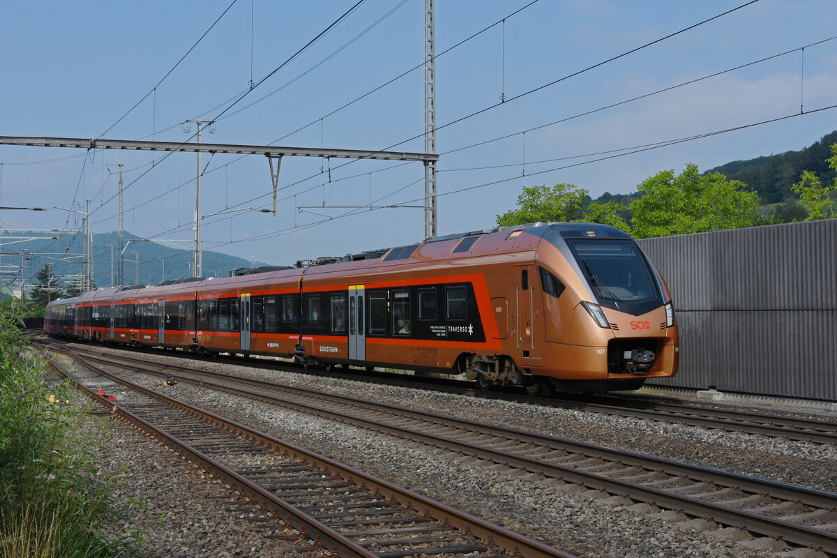 RABe 526 107 Traverso durchfährt den Bahnhof Gelterkinden. Die Aufnahme stammt vom 20.07.2021.