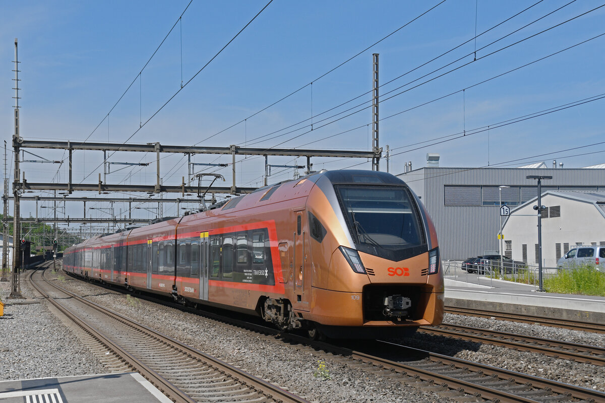 RABe 526 109 Traverso der SOB durchfährt am 19.05.2025 den Bahnhof Rupperswil.