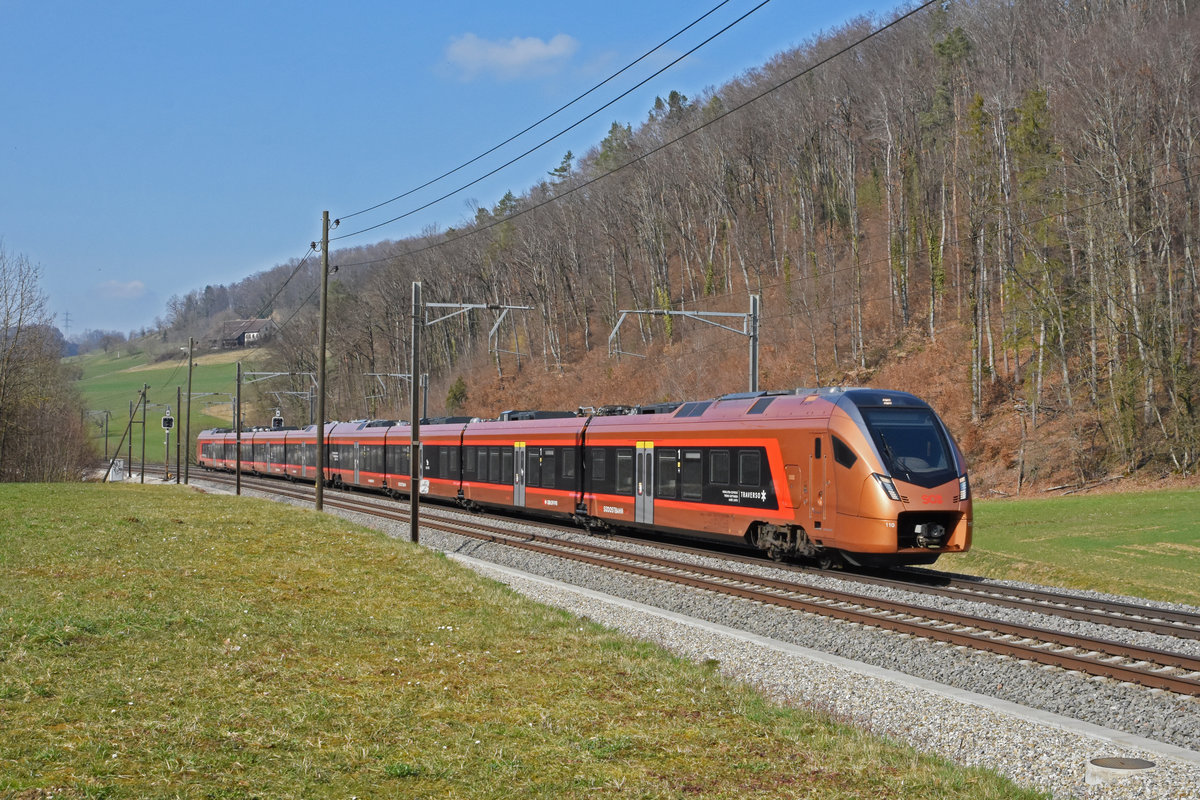 RABe 526 110 Traverso der SOB fährt Richtung Bahnhof Tecknau. Die Aufnahme stammt vom 08.03.2021.